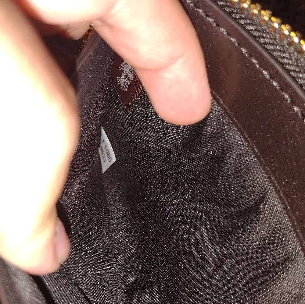 NWT Coach SiG C C Zip  around Wallet